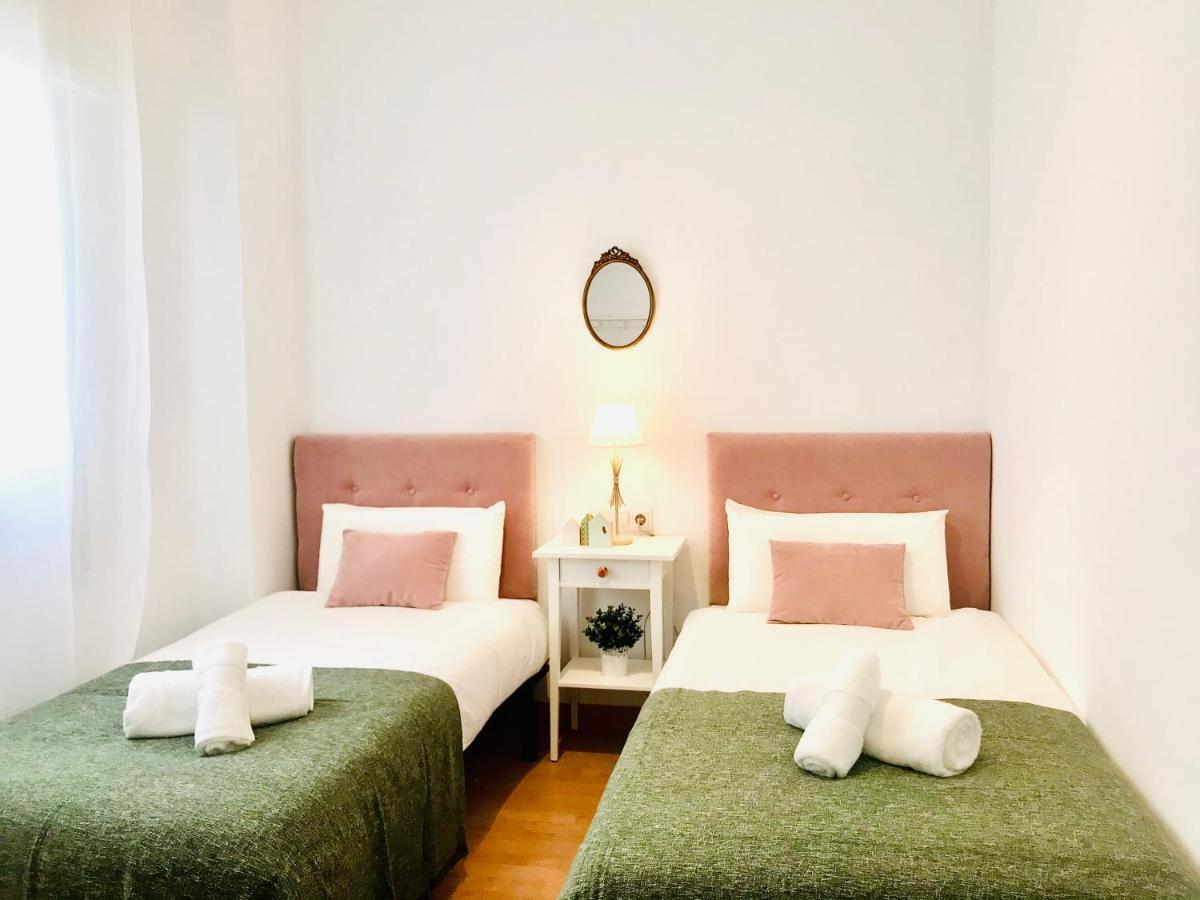 Gleaming & Well Located Apartment In Malaga Center ภายนอก รูปภาพ