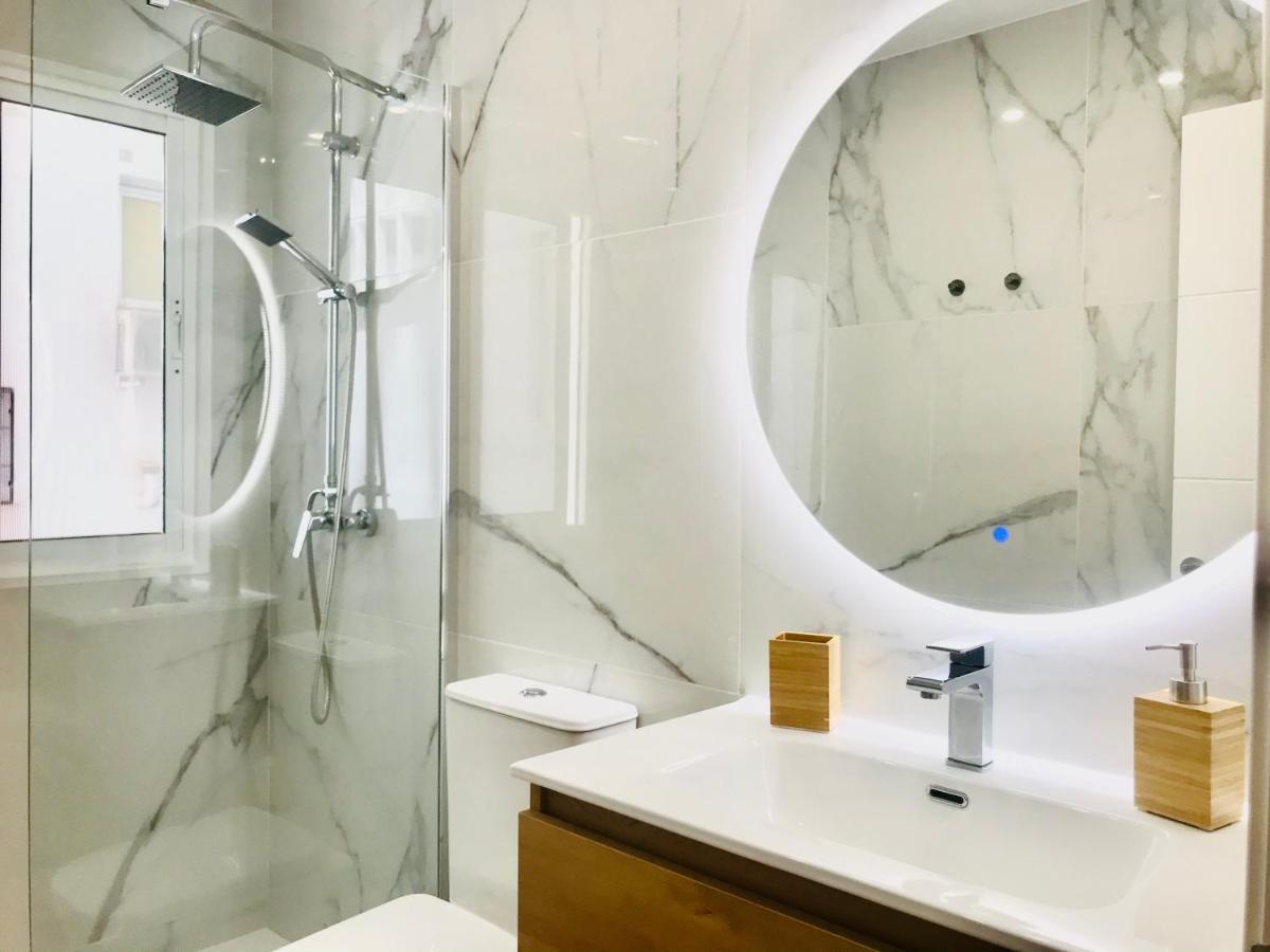 Gleaming & Well Located Apartment In Malaga Center ภายนอก รูปภาพ