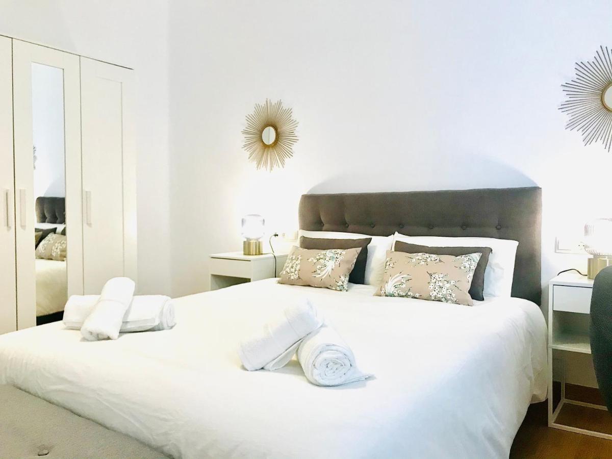 Gleaming & Well Located Apartment In Malaga Center ภายนอก รูปภาพ
