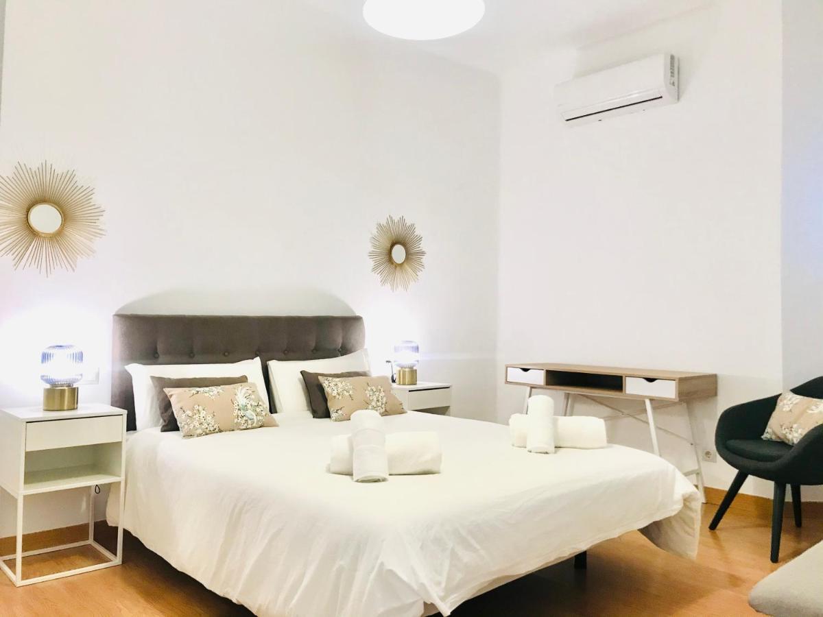 Gleaming & Well Located Apartment In Malaga Center ภายนอก รูปภาพ