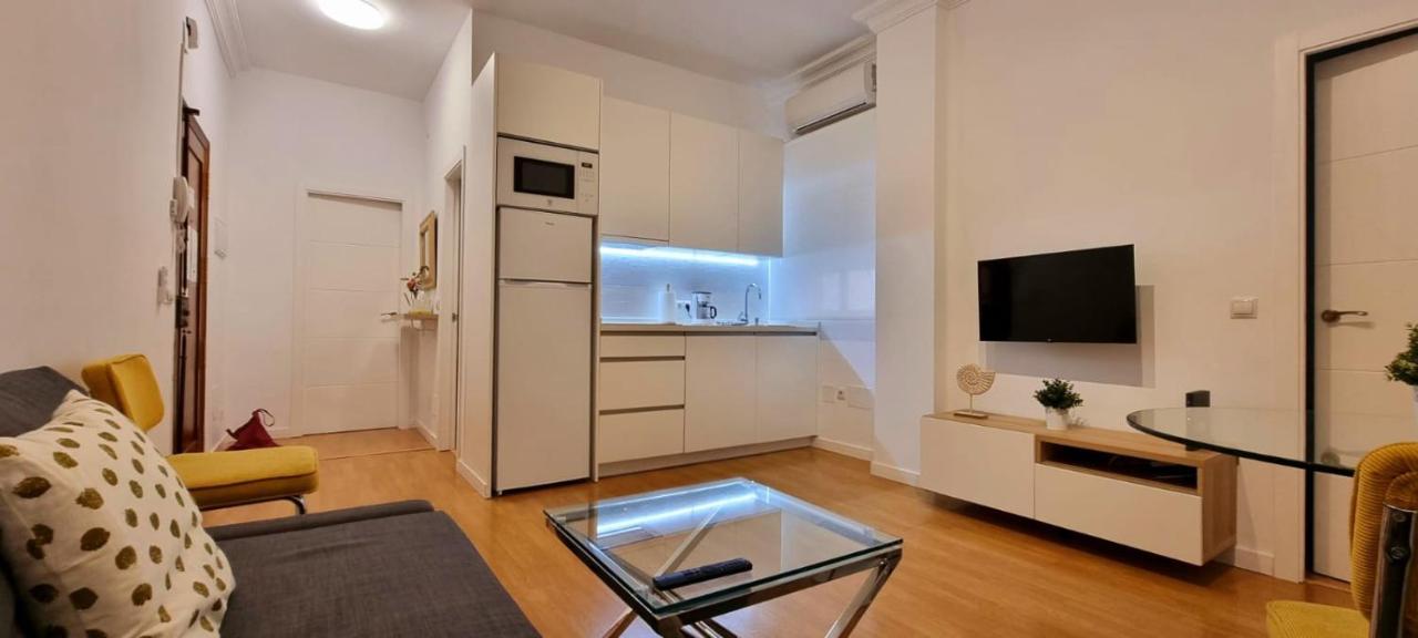 Gleaming & Well Located Apartment In Malaga Center ภายนอก รูปภาพ