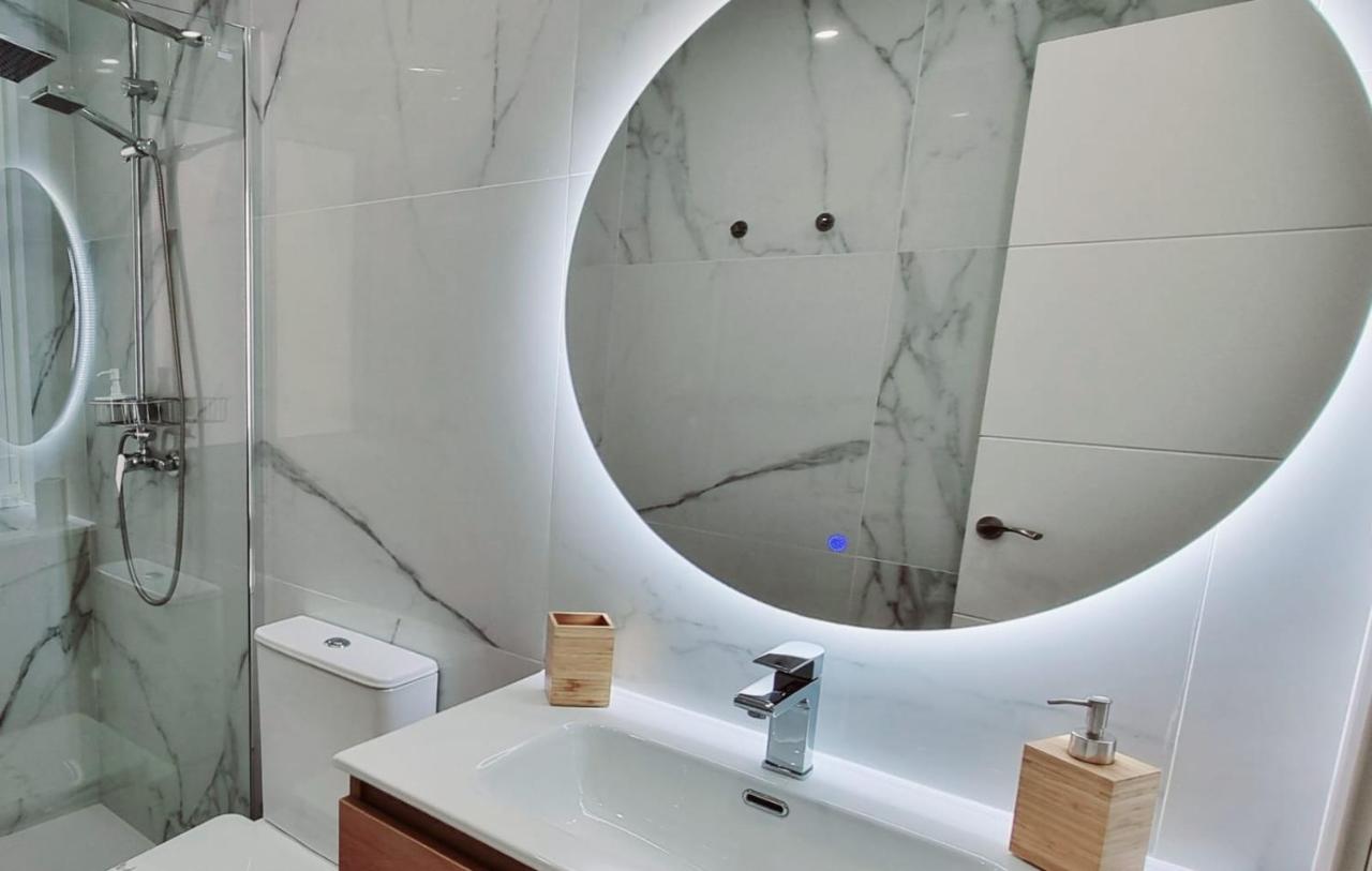 Gleaming & Well Located Apartment In Malaga Center ภายนอก รูปภาพ